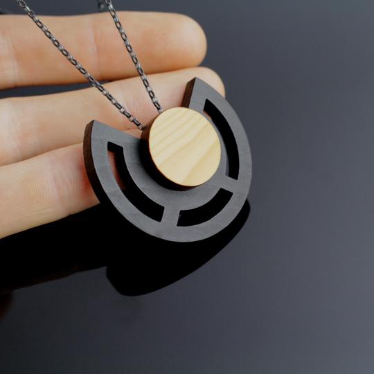 clara-layer-pendant-black
