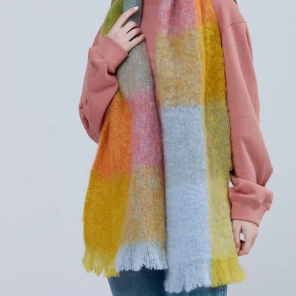 mohair-giant-scarf-goldblue